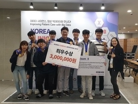 Ph.D. student  Jun-Ki Hong and M.S student Dong-Hyun Lee (Advised by Yung Yi) won grand prize at “Korea Clinical Datathon 2019